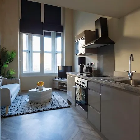 Leeds Majestic - Rose Platinum Apartment